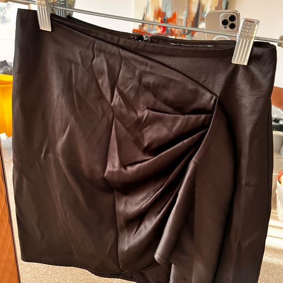 Xs Express Black Satin Skirt like new - Picture 5 of 10